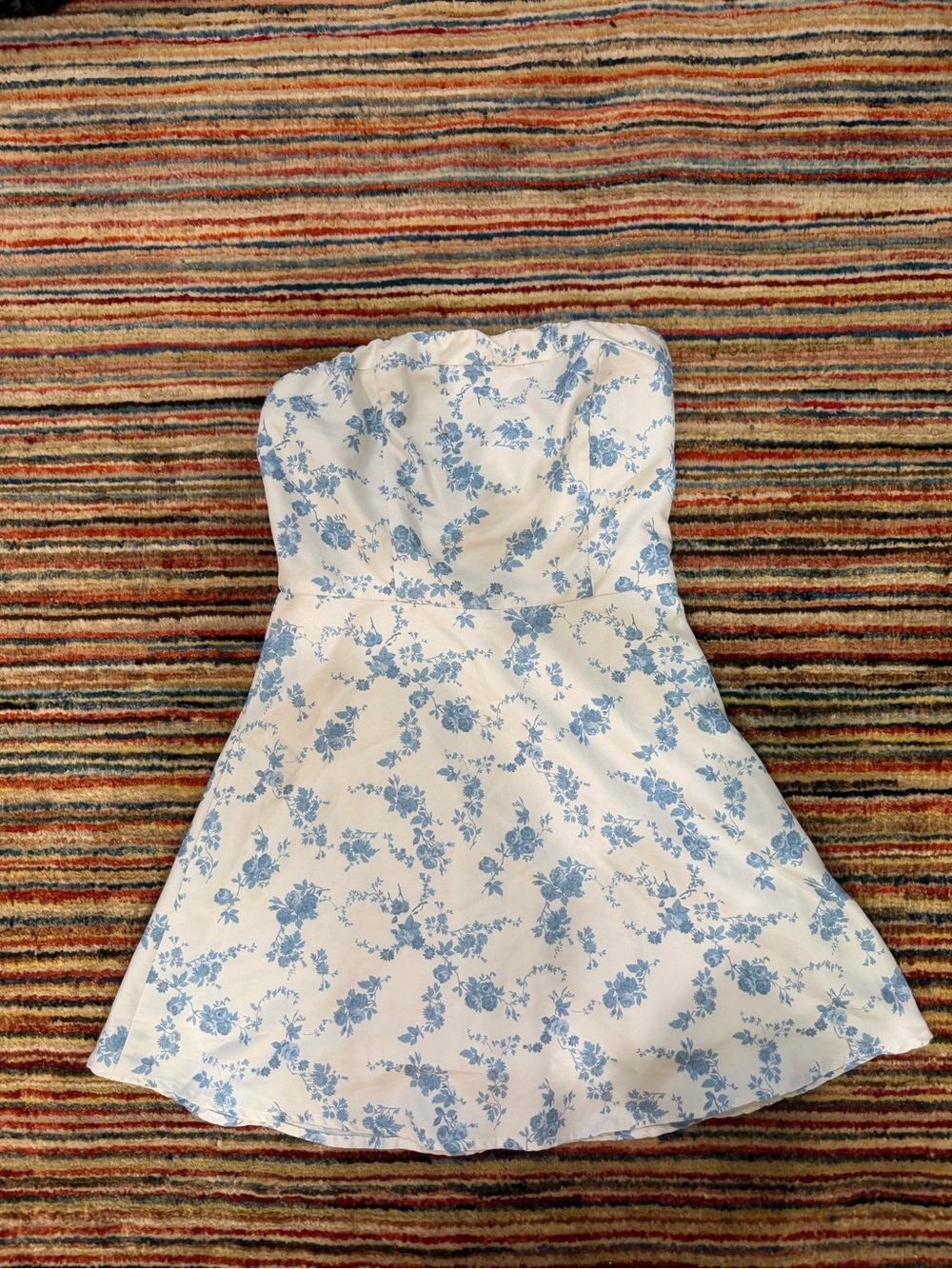 Women’s altard state XS strapless Floral Print Dress - White with Light Blue